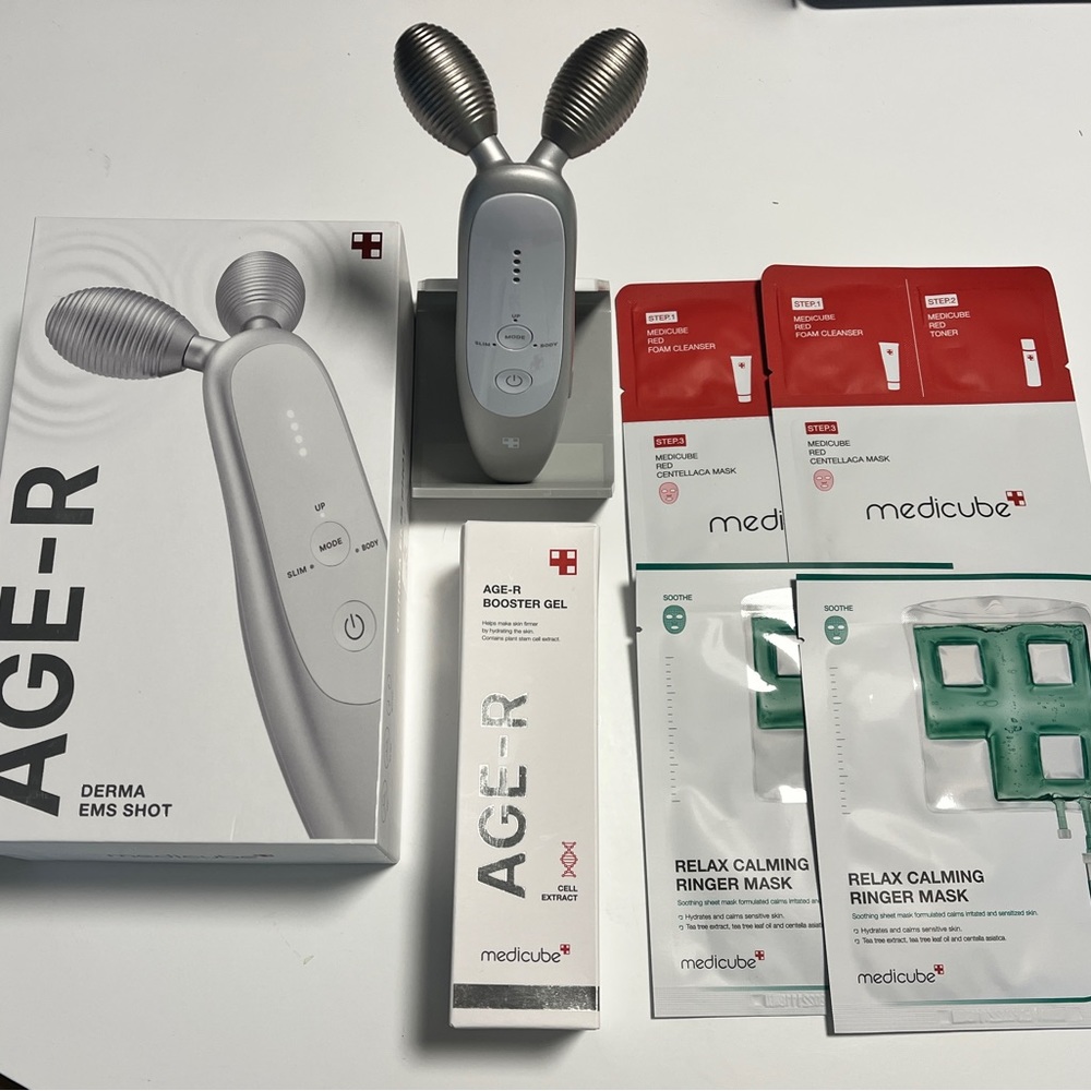 Medicube Age-R Derma EMS Shot Face massaging mdevice